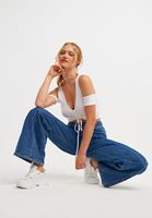 Bayan Beyaz Büzgü Detaylı V Yaka Crop Top