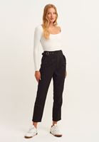 Bayan Siyah Kemer Detaylı Carrot-Fit Pantolon ( TENCEL™ )