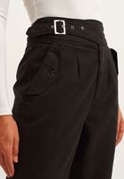 Bayan Siyah Kemer Detaylı Carrot-Fit Pantolon ( TENCEL™ )