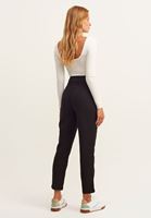 Bayan Siyah Kemer Detaylı Carrot-Fit Pantolon ( TENCEL™ )