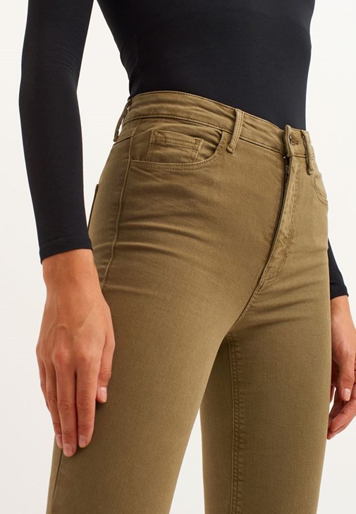 Triko Hırka ve Skinny Pantolon Kombini