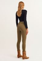 Triko Hırka ve Skinny Pantolon Kombini