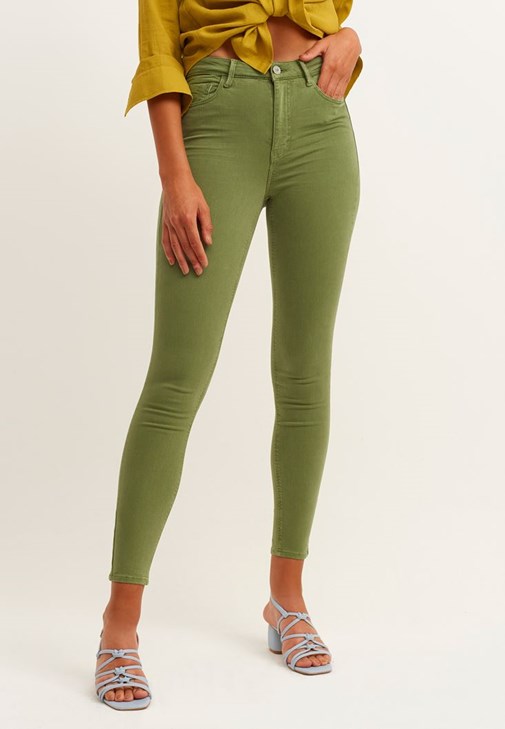 Skinny Pantolon ve Oversize Gömlek Kombini