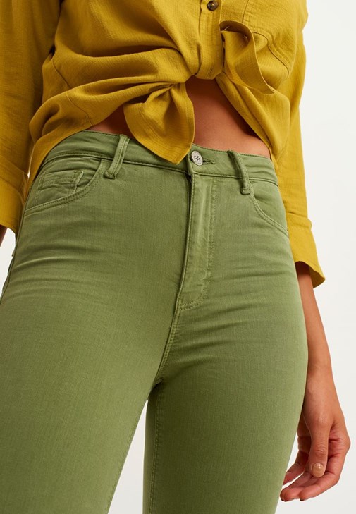 Skinny Pantolon ve Oversize Gömlek Kombini
