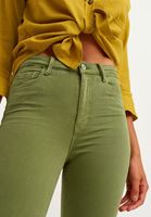 Skinny Pantolon ve Oversize Gömlek Kombini