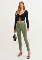 Toparlayıcı Etkili Skinny Pantolon ve Crop Triko Hırka Kombini