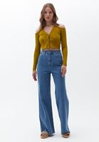 Düğmeli Crop Hırka ve Pileli Mini Şort Kombini