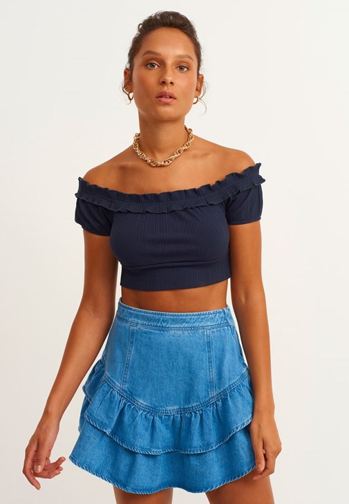 Fırfır Detaylı Crop ve Denim Etek Kombini