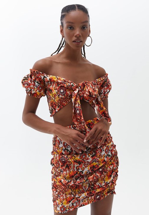 Çok Renkli Bağlama Detaylı ve Floral Desenli Bluz