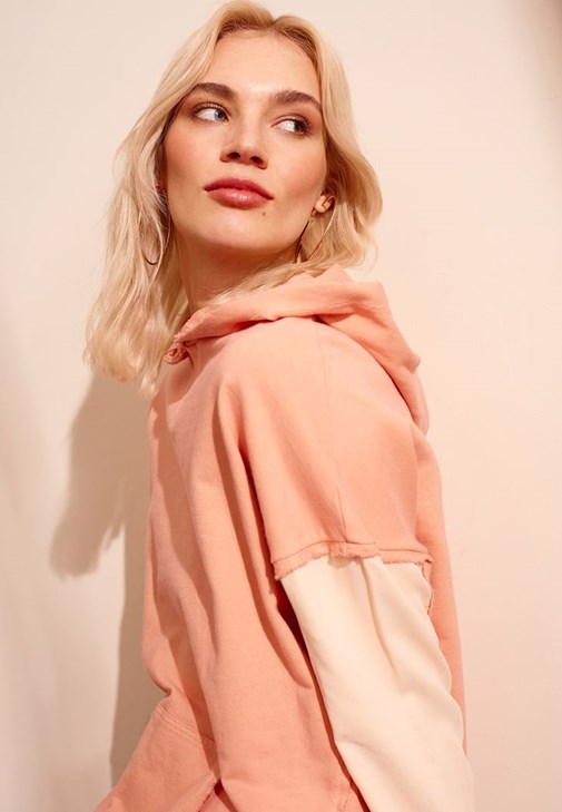 Oversize Sweatshirt ve Wide-Leg Denim Kombini 