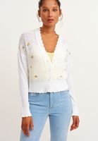 Bayan Beyaz Nakışlı ve Düğmeli Triko Hırka