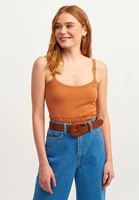 Bayan Turuncu Toka ve Gipe Detaylı Crop Triko Top