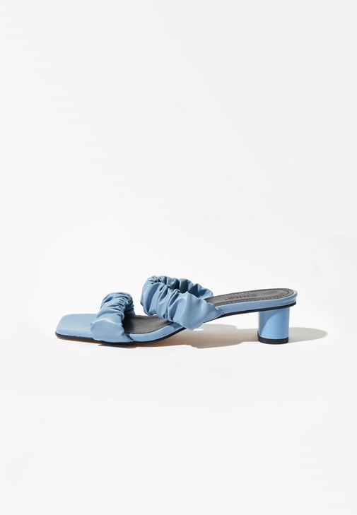 Fırfırlı Triko Atlet ve Crop Pantolon Kombini