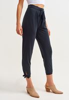 Tuşeli Cupro Pantolon Ve  Askılı Crop Top Kombini