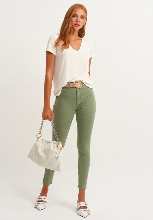 Soft-Touch Tişört ve Skinny Pantolon Kombini