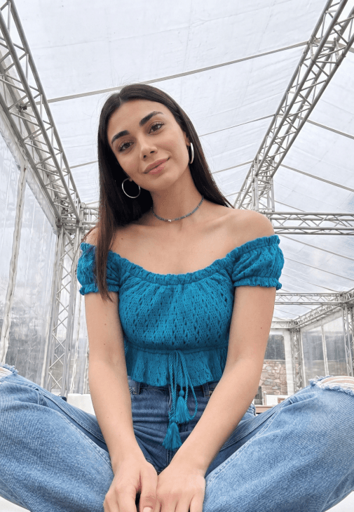 Mavi Dantel Detaylı Kısa Bluz