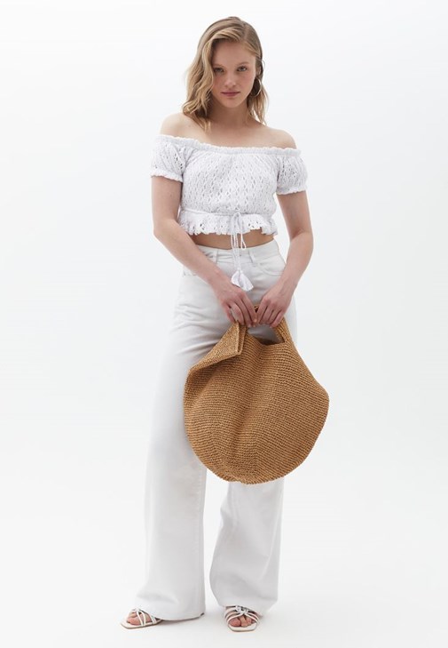 Bol Paça Pantolon ve Düşük Omuz Bluz Kombini