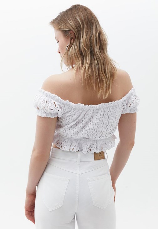 Bol Paça Pantolon ve Düşük Omuz Bluz Kombini