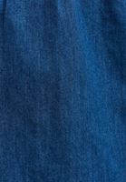 Denim Mini Etek ve Pamuklu Tişört Kombini