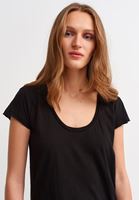 Bayan Siyah Pamuklu U-Neck Tişört