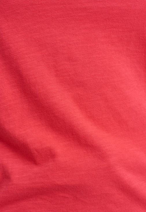 U-Neck Tişört ve Bağcıklı Pantolon Kombini