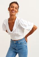 Bayan Beyaz Fırfırlı V-Neck Crop Bluz