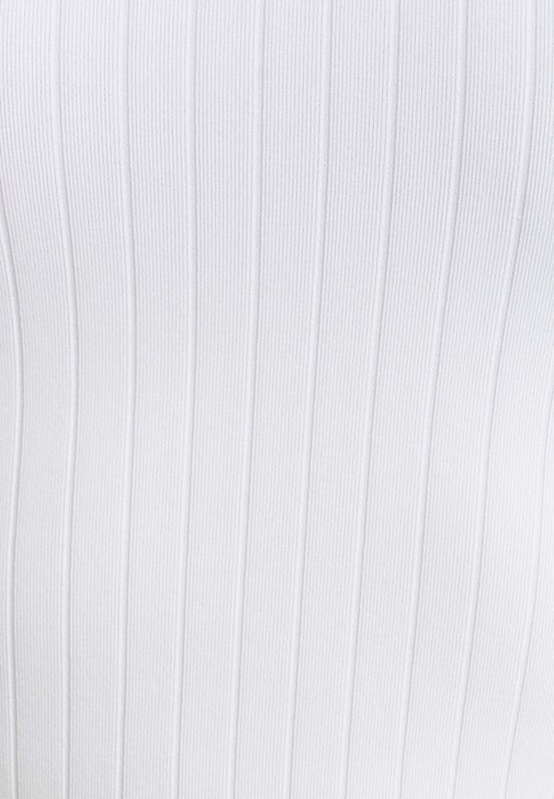 Askı Detaylı Atlet ve Kuşaklı Mini Şort Kombini