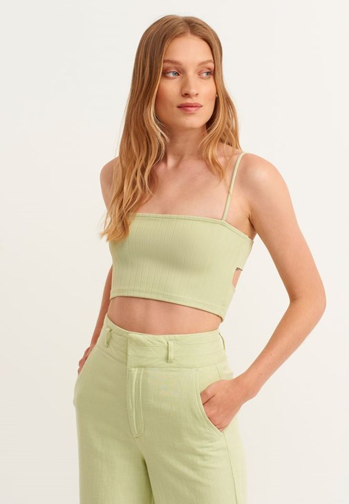 Sırt Detaylı Crop ve Wide-Leg Pantolon Kombini