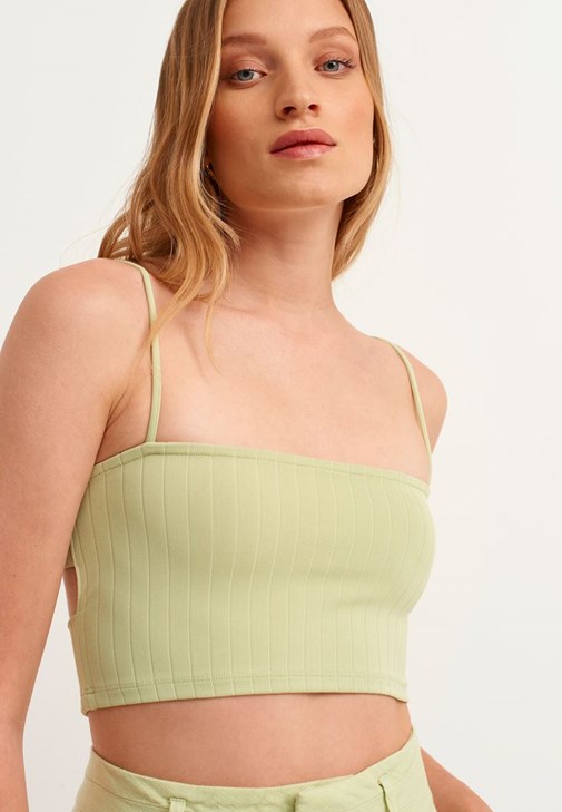 Sırt Detaylı Crop ve Wide-Leg Pantolon Kombini