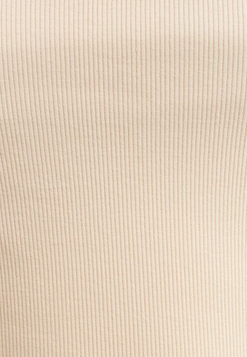 Havuç Pantolon ve Atlet Kombini