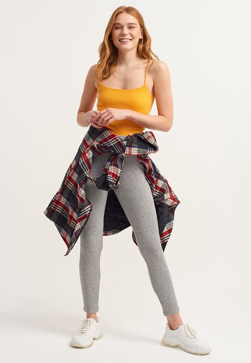 Jogger Pantolon ve  Kare Yaka Atlet Kombini