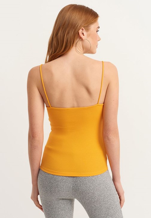 Jogger Pantolon ve  Kare Yaka Atlet Kombini