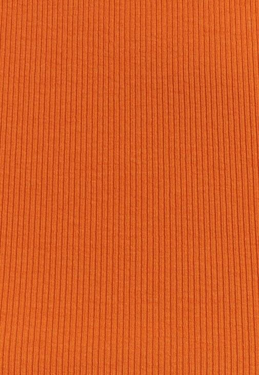 Halter-Neck Tank ve Jogger Denim Pantolon Kombini