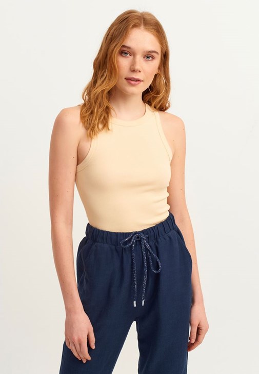 Halter-Neck Tank Top Ve Sweat Pantolon Kombini