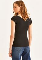 Bayan Siyah Pamuklu Esnek Dokulu Tişört