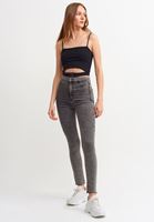 Toka Detaylı Crop Top Ve Skinny Denim Pantolon Kombini