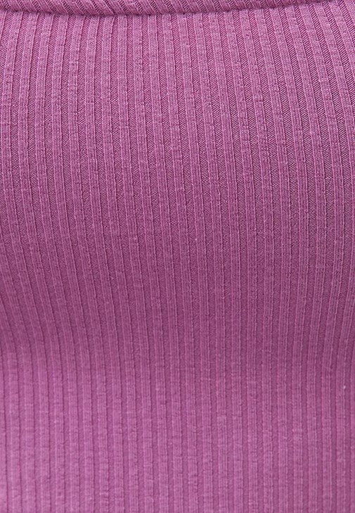 Çapraz Askılı Atlet ve Cepli Mini Şort Kombini