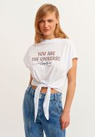 Bayan Beyaz Bağlama Detaylı ve Baskılı Tişört ( MODAL )