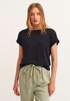 Bayan Siyah Bot Yaka Tişört ( MODAL )