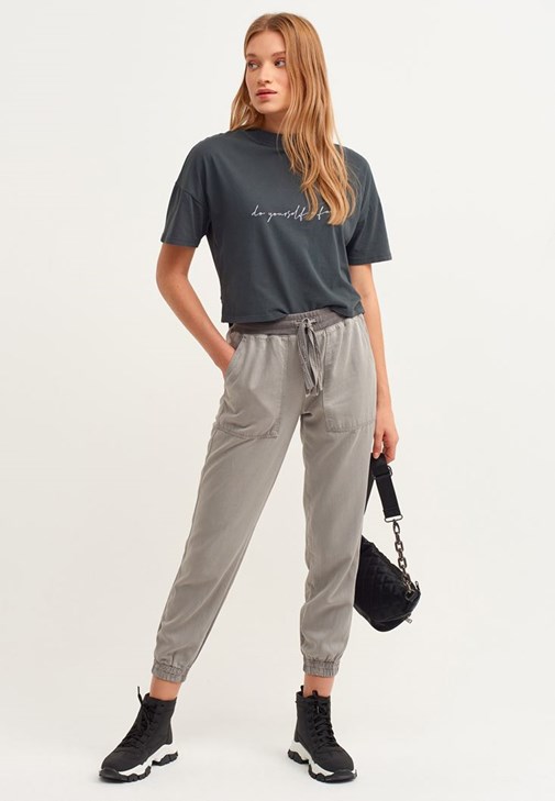 Nature Friendly Jogger Pantolon ve Dikişsiz Askılı Crop Top Kombini