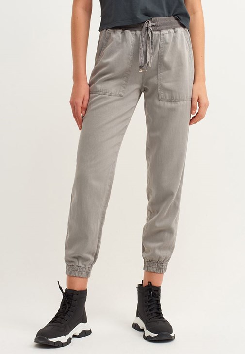 Nature Friendly Jogger Pantolon ve Dikişsiz Askılı Crop Top Kombini