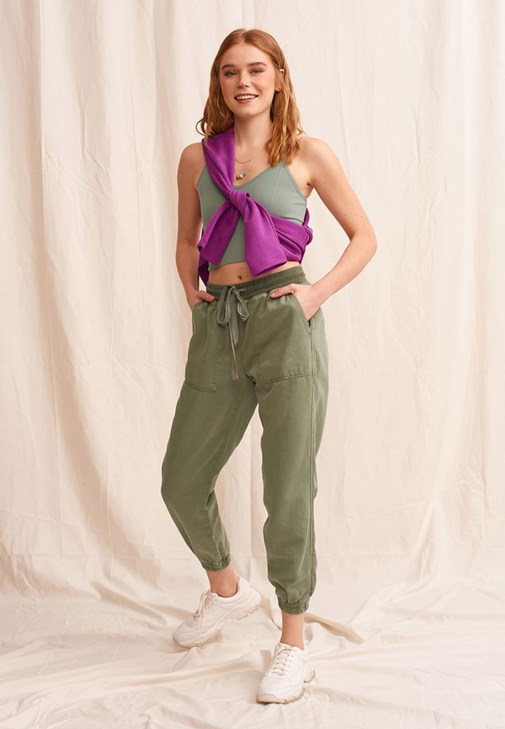 Nature Friendly Jogger Pantolon ve Dikişsiz Tank Top Kombini