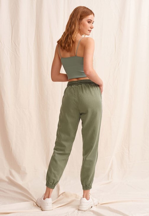 Nature Friendly Jogger Pantolon ve Dikişsiz Tank Top Kombini