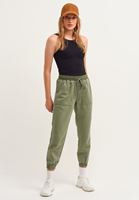 Nature Friendly Jogger Pantolon ve Dikişsiz Tank Top Kombini