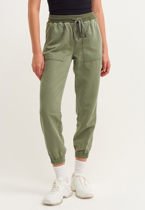 Nature Friendly Jogger Pantolon ve Dikişsiz Tank Top Kombini