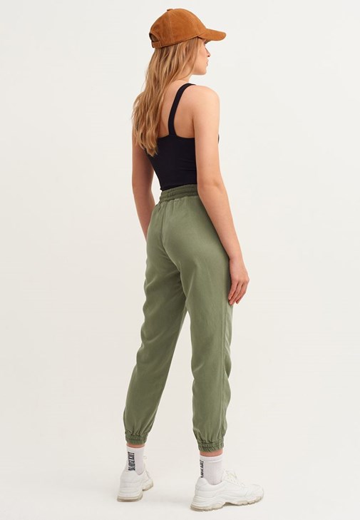 Nature Friendly Jogger Pantolon ve Dikişsiz Tank Top Kombini