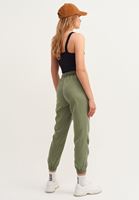 Nature Friendly Jogger Pantolon ve Dikişsiz Tank Top Kombini