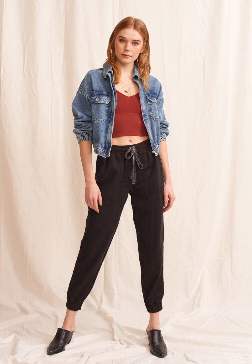 Jogger Pantolon ve Dikişsiz Crop Kombini