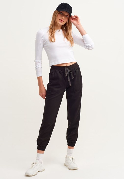 Jogger Pantolon ve Dikişsiz Crop Kombini