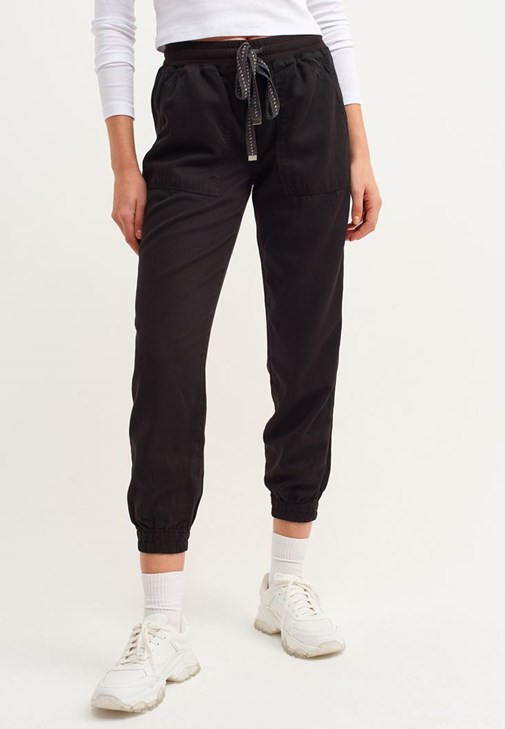 Jogger Pantolon ve Dikişsiz Crop Kombini